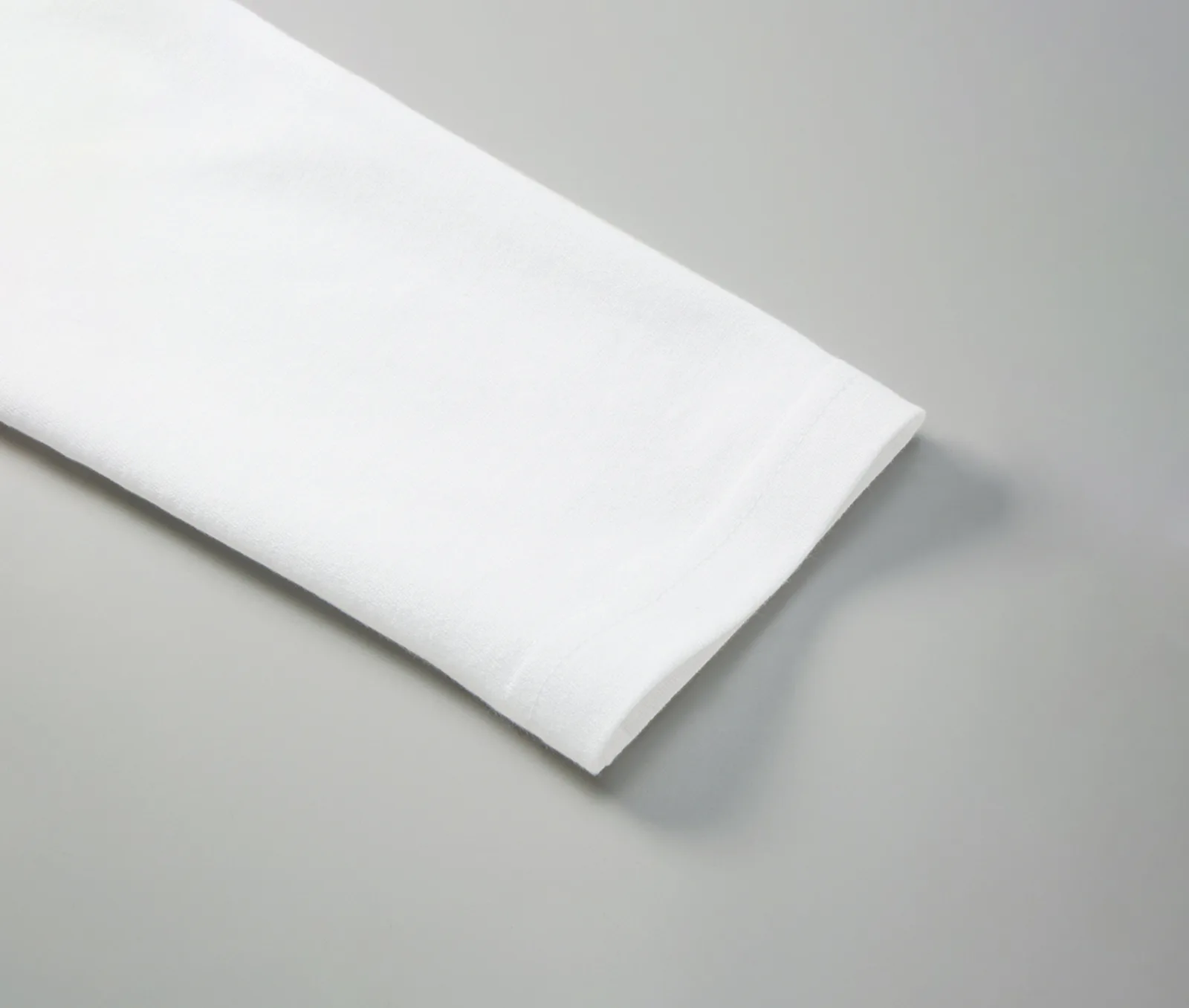 5.6オンス ロングスリーブTシャツ リブなしの袖口